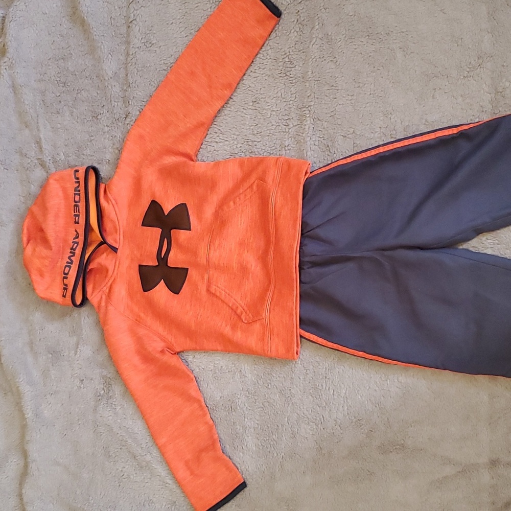 Under Armor - Toddler Boy- 4T (2 piece outfit)